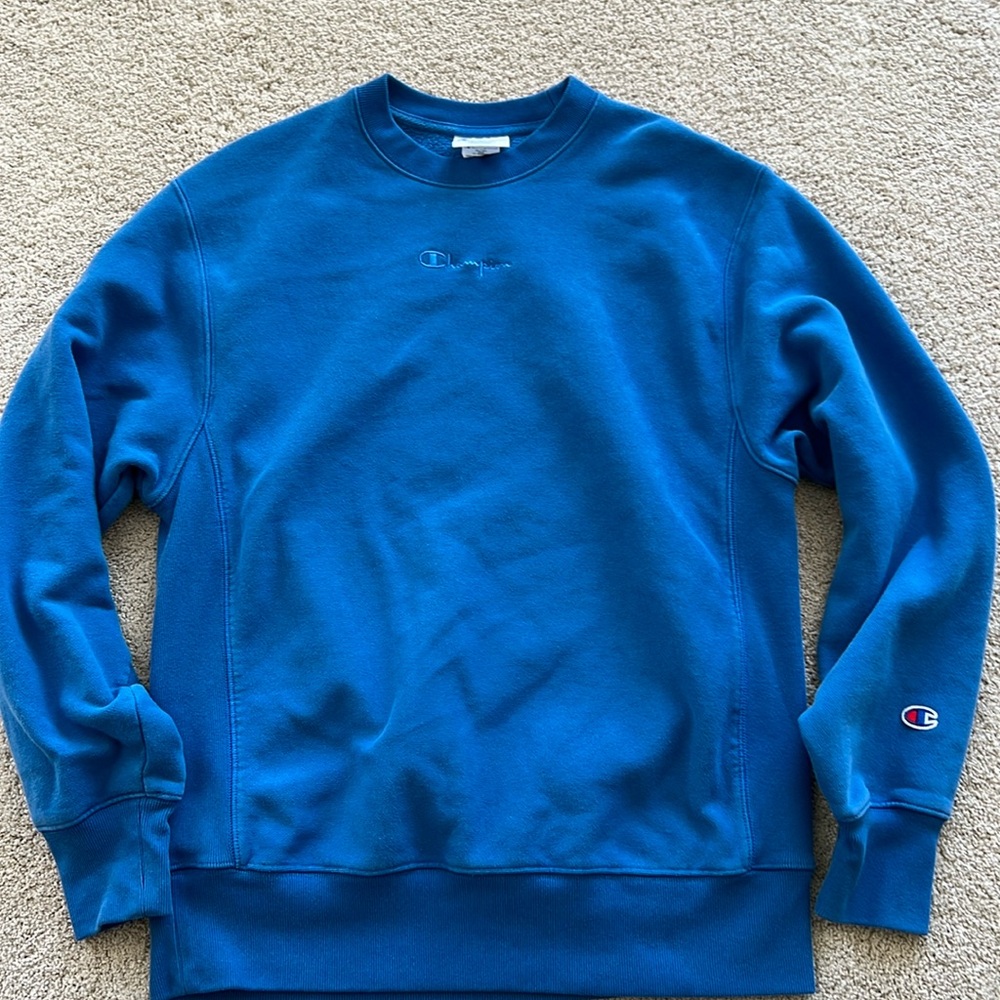 Champion sweatshirt
Royal blue 
Size medium